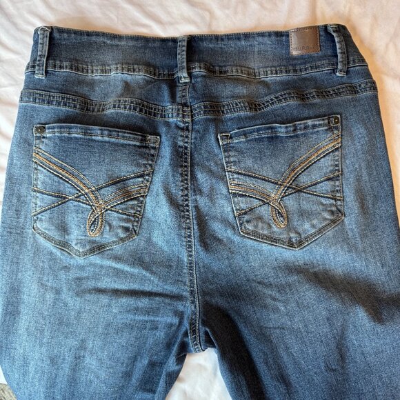 Wallflower Luscious Curvy Fit Bootcut Size 14 Plus Long EUC - Picture 6 of 8